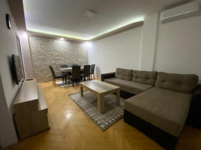 FIA HOUSE Hrom